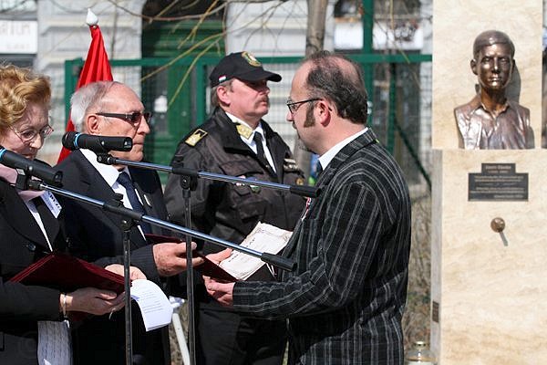 Hargitai Ottó szobrász (jobbról)